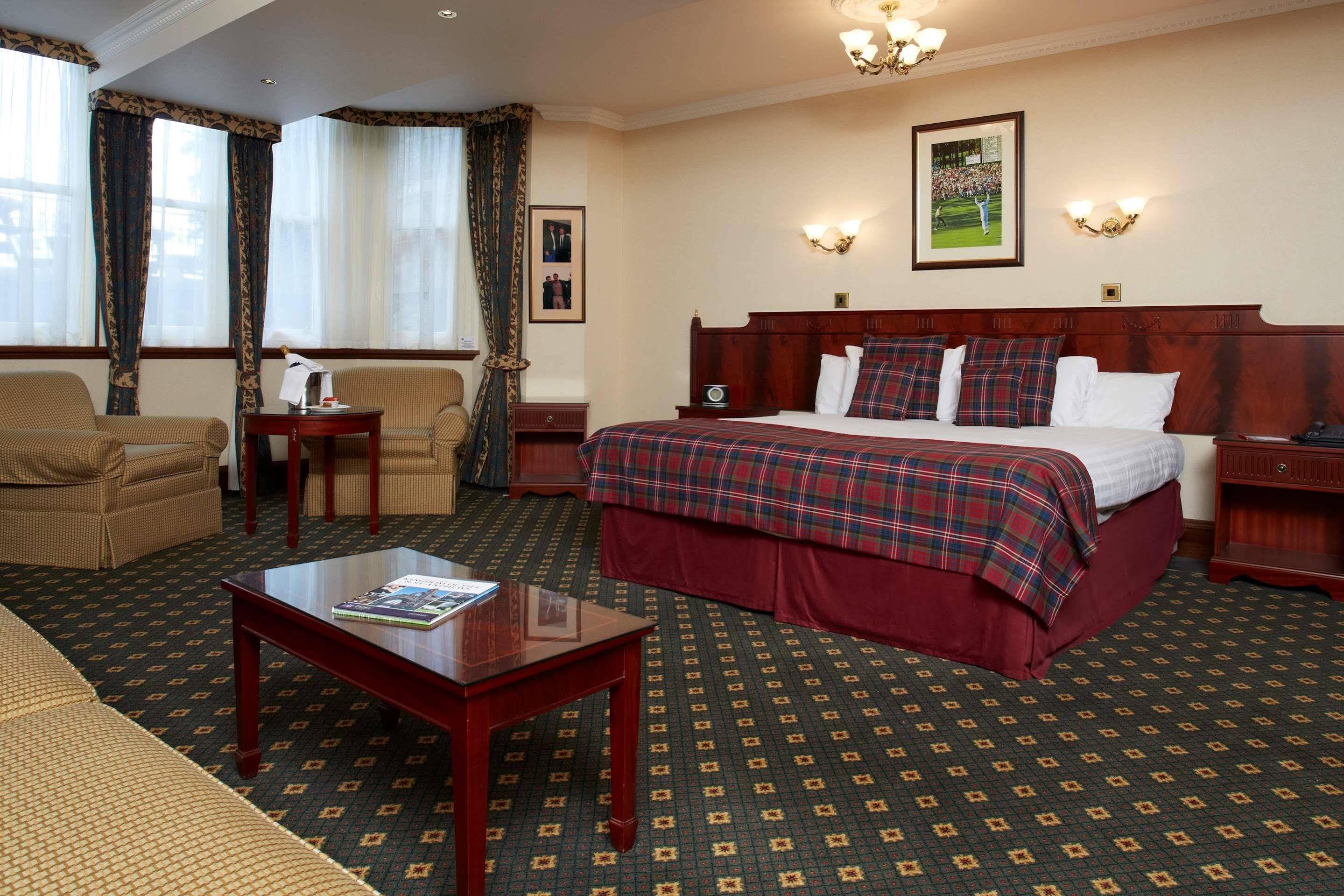 Seaton House Hotel เซนต์แอนดรูว์ ภายนอก รูปภาพ